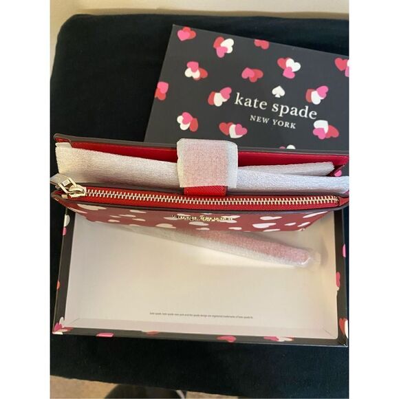 Kate Spade Women's Red Staci Heart Pop Printed Boxed Heart Pop Print Clutch NWT - Picture 3 of 13